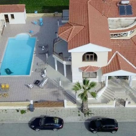Larnaca Mansion Ideal For 3 Families Or More Exterior foto
