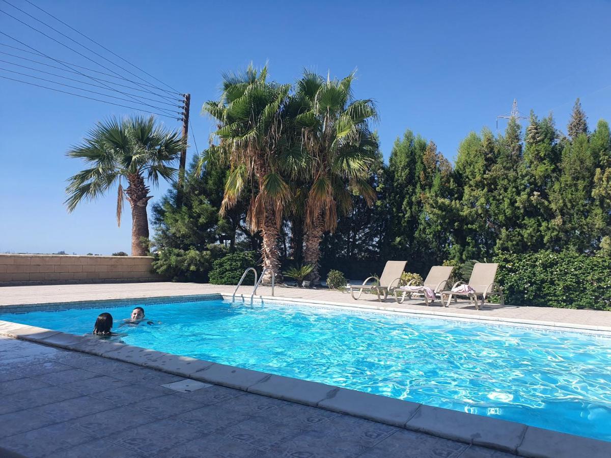 Larnaca Mansion Ideal For 3 Families Or More Exterior foto