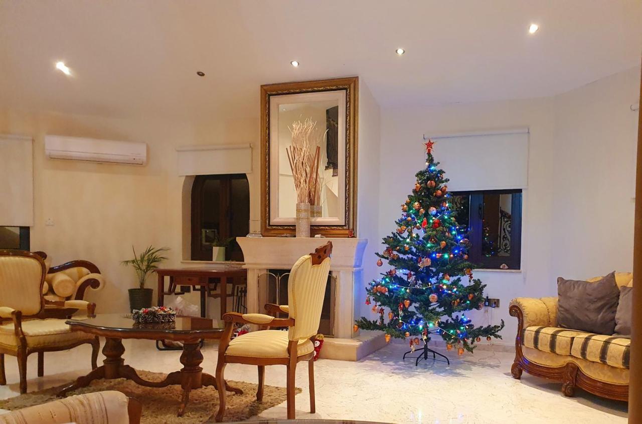 Larnaca Mansion Ideal For 3 Families Or More Exterior foto