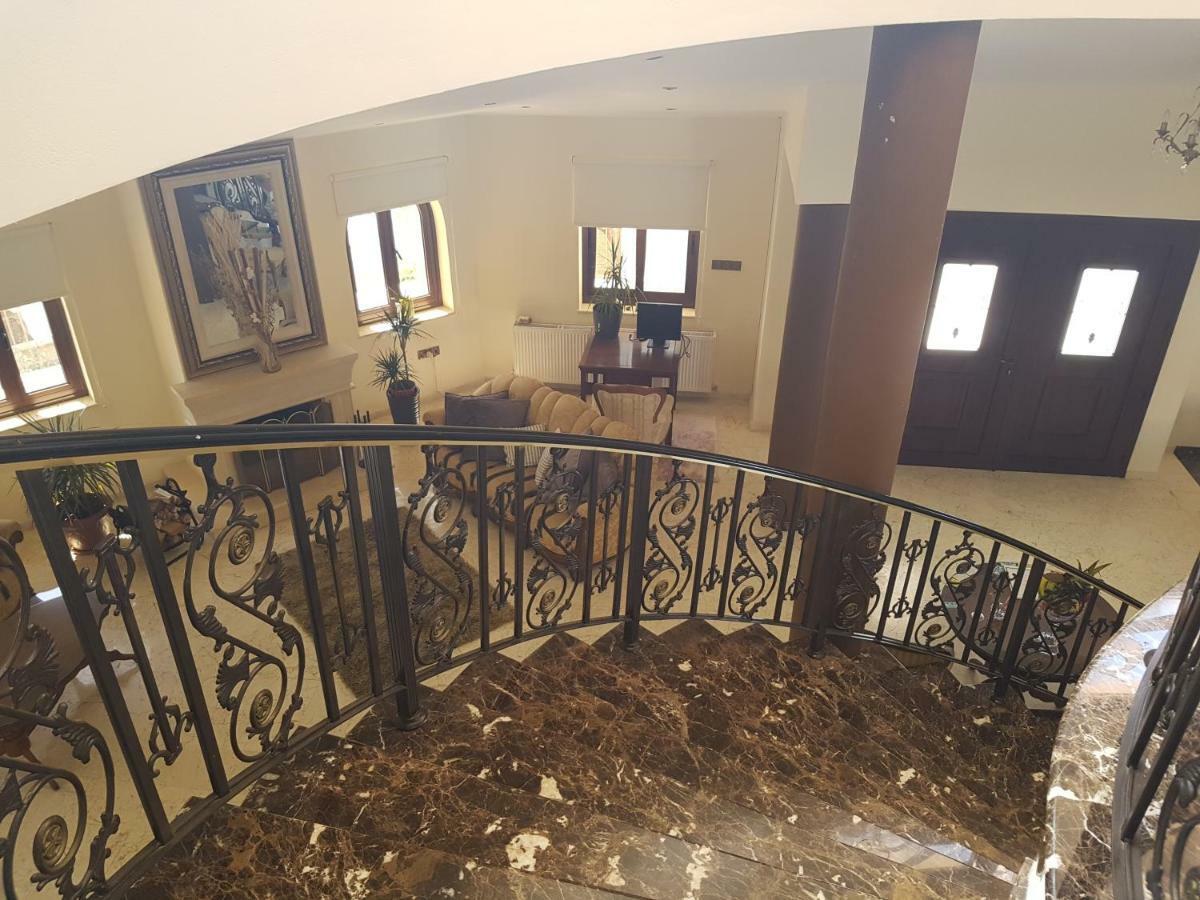 Larnaca Mansion Ideal For 3 Families Or More Exterior foto