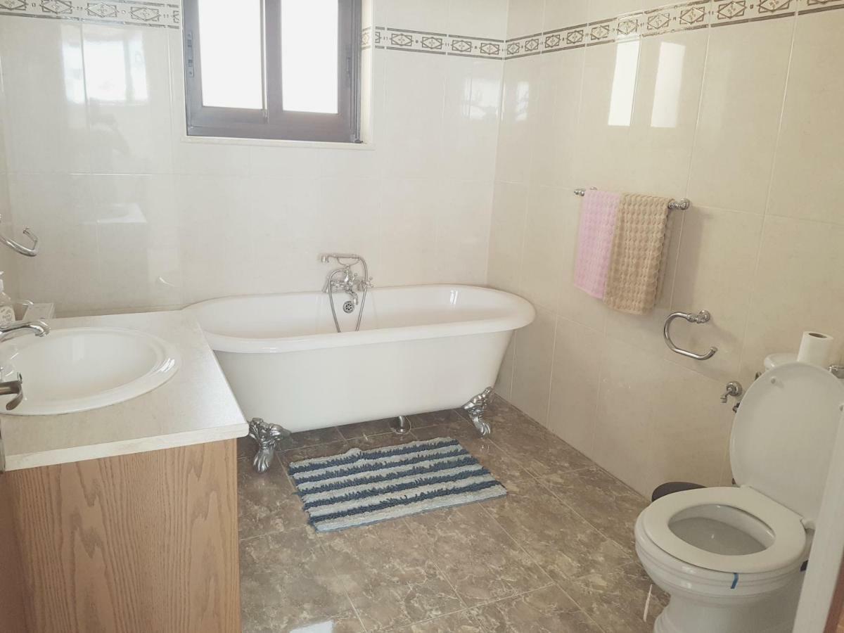 Larnaca Mansion Ideal For 3 Families Or More Exterior foto