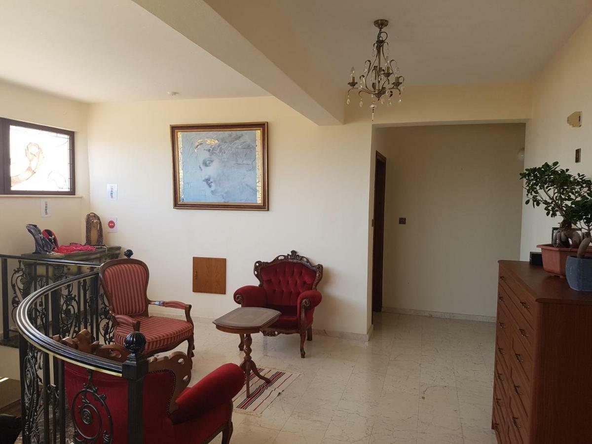 Larnaca Mansion Ideal For 3 Families Or More Exterior foto