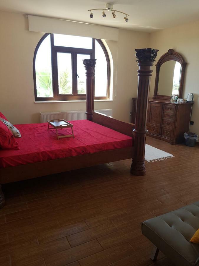 Larnaca Mansion Ideal For 3 Families Or More Exterior foto