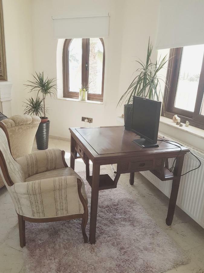 Larnaca Mansion Ideal For 3 Families Or More Exterior foto