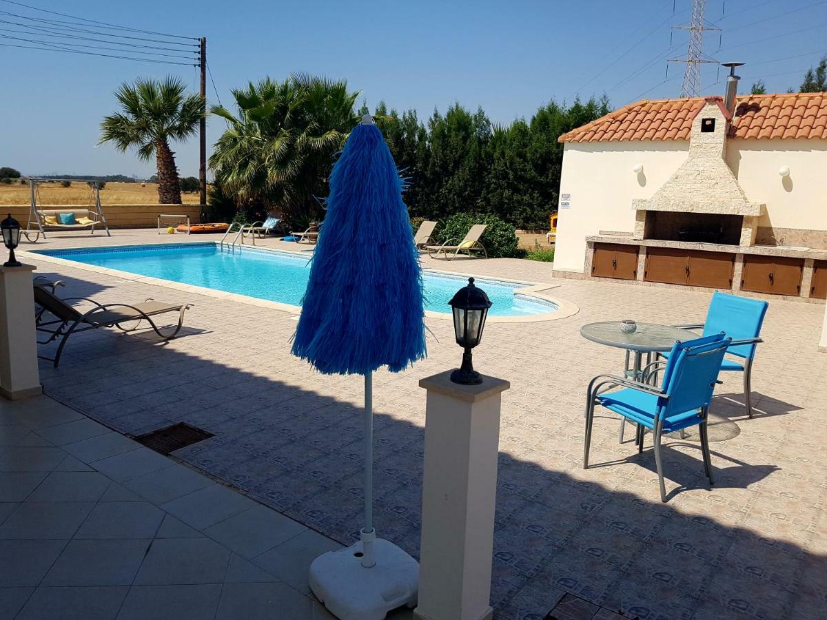 Larnaca Mansion Ideal For 3 Families Or More Exterior foto