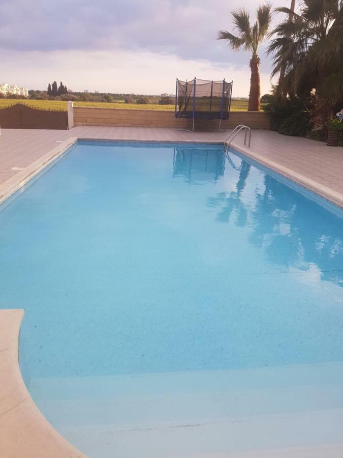 Larnaca Mansion Ideal For 3 Families Or More Exterior foto